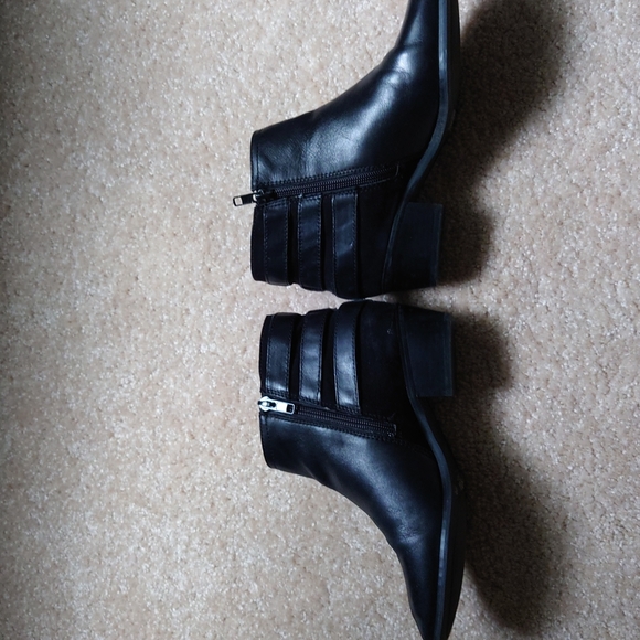 Arturo Chiang 6.5 Black Ankle Boots - Picture 3 of 7